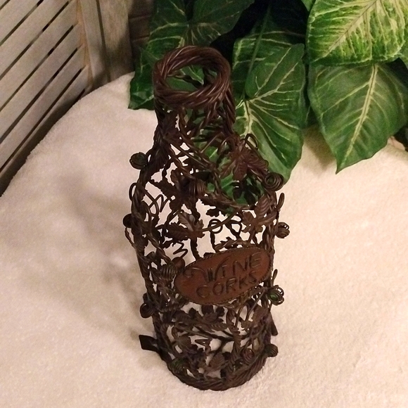 ⚜️ Wine Bottle Cork Holder - Picture 7 of 10